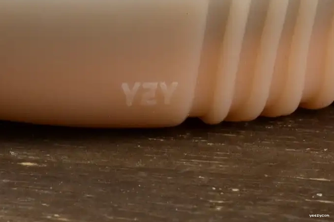 adidas Yeezy Boost Light Brown 750 BY2456 0526
